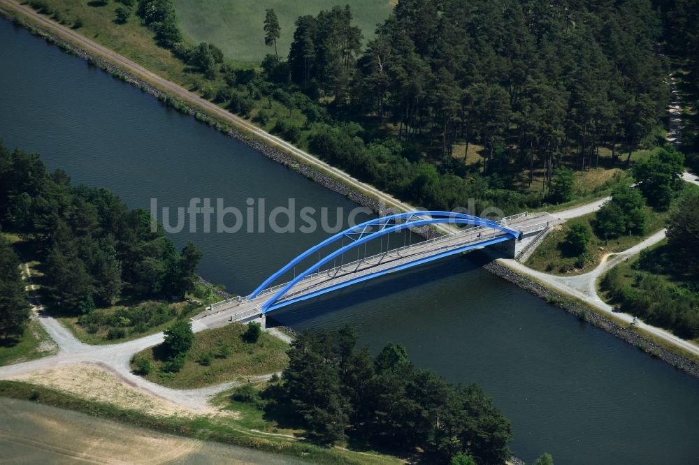 Luftaufnahme Burg - Fluß - Brückenbauwerk über den Elbe-Havel-Kanal in Burg im Bundesland Sachsen-Anhalt