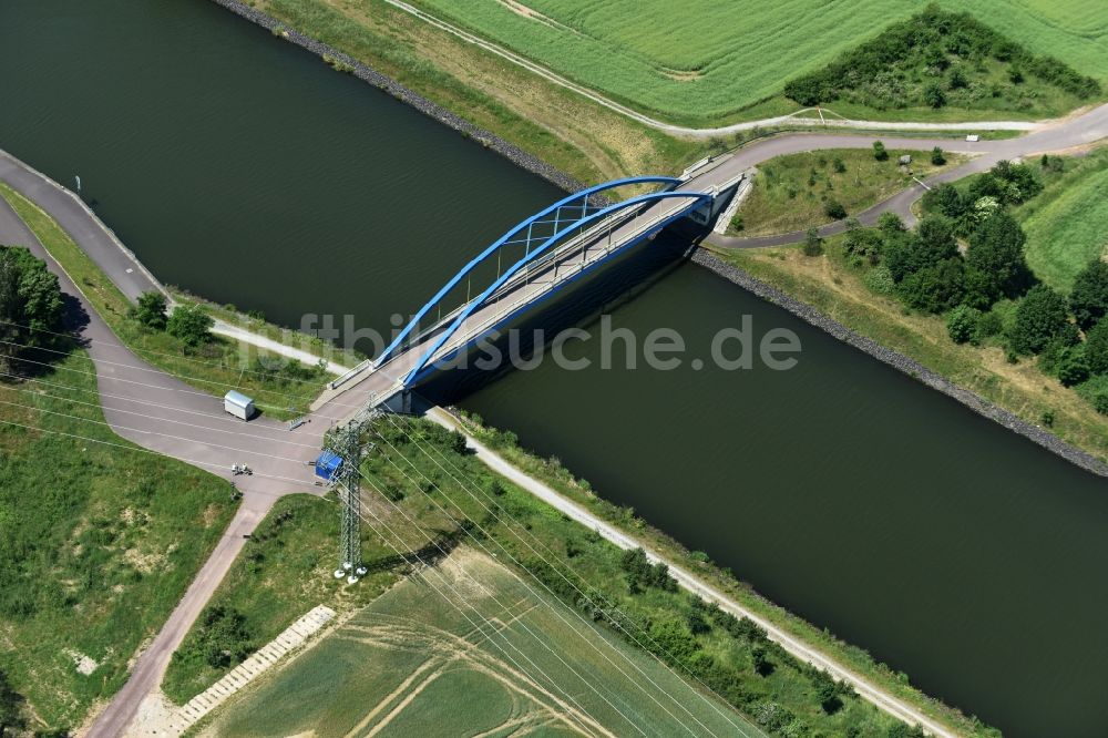 Luftbild Burg - Fluß - Brückenbauwerk über den Elbe-Havel-Kanal in Burg im Bundesland Sachsen-Anhalt