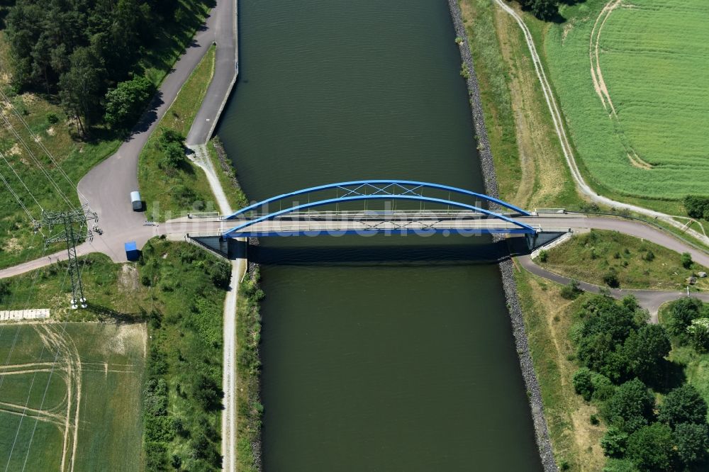 Luftaufnahme Burg - Fluß - Brückenbauwerk über den Elbe-Havel-Kanal in Burg im Bundesland Sachsen-Anhalt