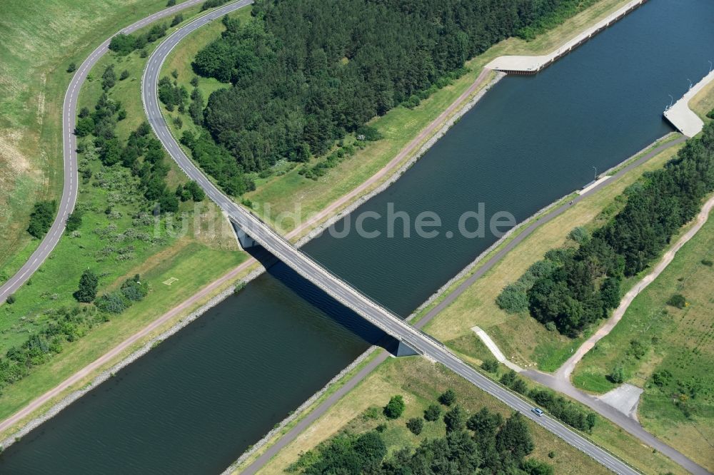 Luftbild Hohenwarthe - Fluß - Brückenbauwerk über den Elbe-Havel-Kanal in Hohenwarthe im Bundesland Sachsen-Anhalt