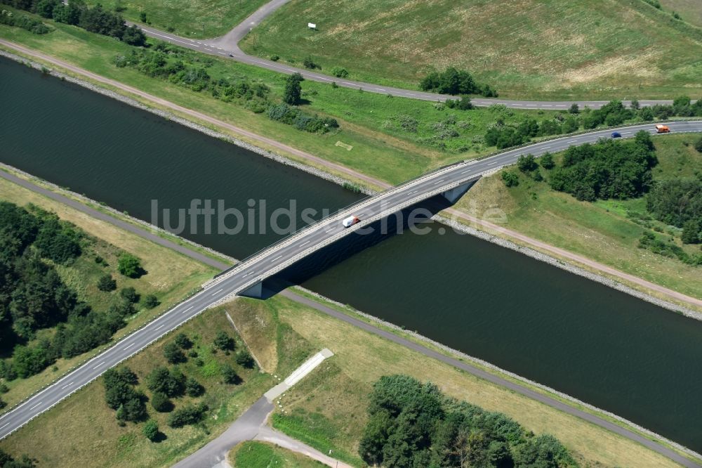 Hohenwarthe von oben - Fluß - Brückenbauwerk über den Elbe-Havel-Kanal in Hohenwarthe im Bundesland Sachsen-Anhalt