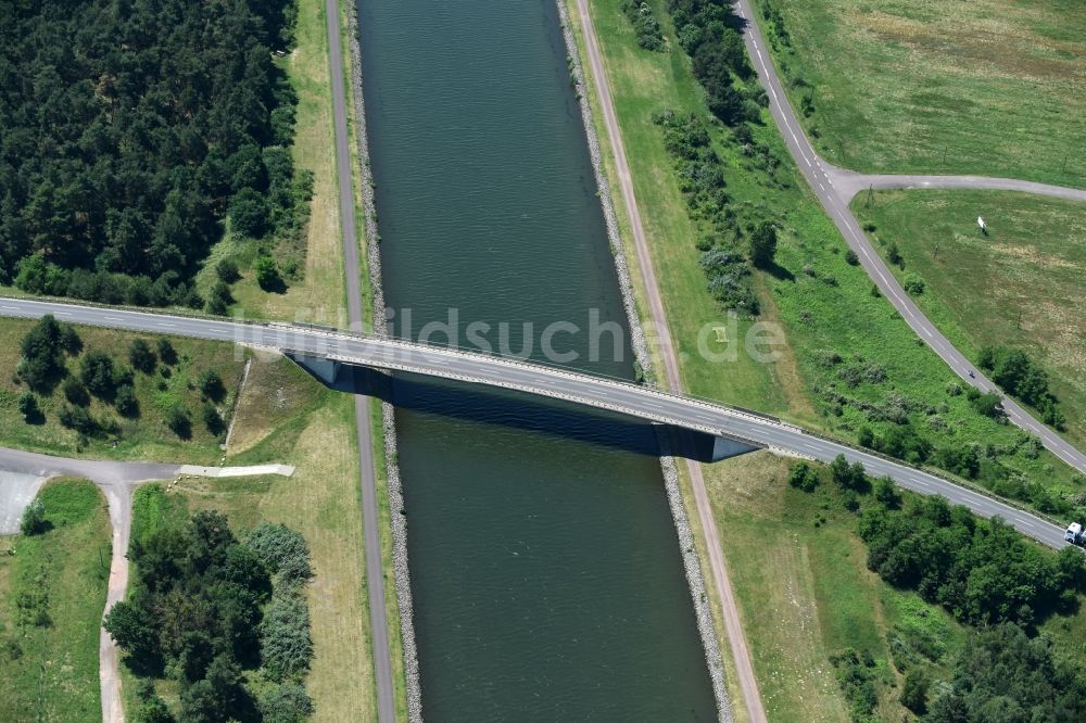 Luftbild Hohenwarthe - Fluß - Brückenbauwerk über den Elbe-Havel-Kanal in Hohenwarthe im Bundesland Sachsen-Anhalt