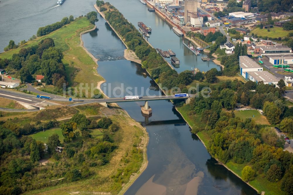 Luftaufnahme Wesel - Fluss - Brückenbauwerk über den Fluss Lippe in Wesel im Bundesland Nordrhein-Westfalen