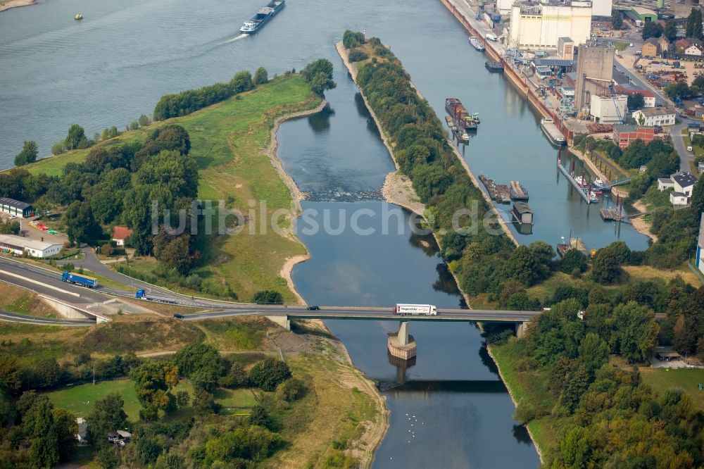 Wesel von oben - Fluss - Brückenbauwerk über den Fluss Lippe in Wesel im Bundesland Nordrhein-Westfalen