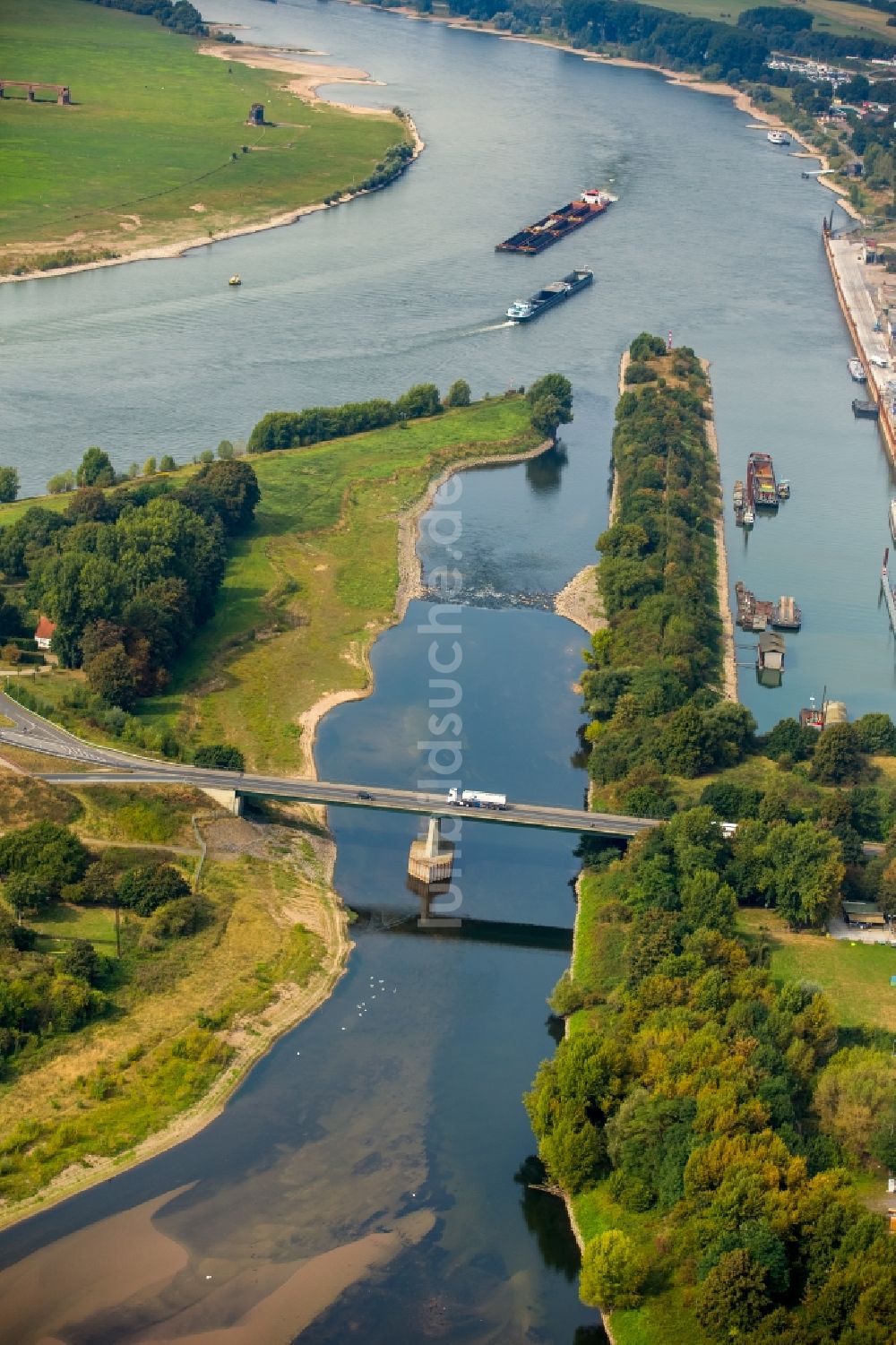 Wesel aus der Vogelperspektive: Fluss - Brückenbauwerk über den Fluss Lippe in Wesel im Bundesland Nordrhein-Westfalen