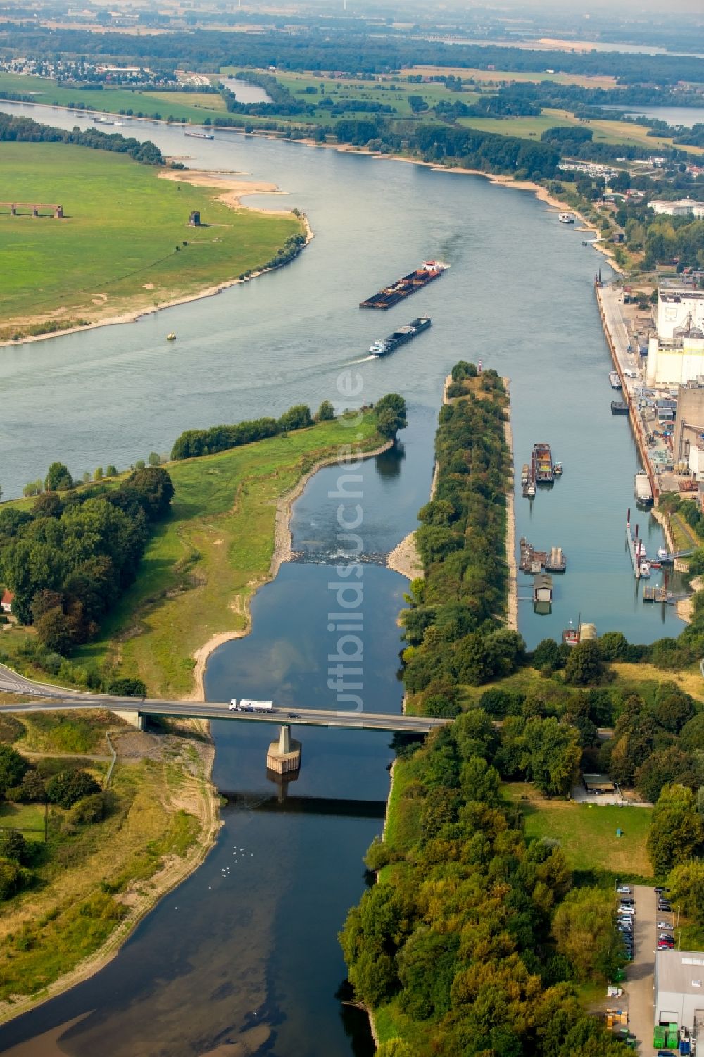 Luftbild Wesel - Fluss - Brückenbauwerk über den Fluss Lippe in Wesel im Bundesland Nordrhein-Westfalen