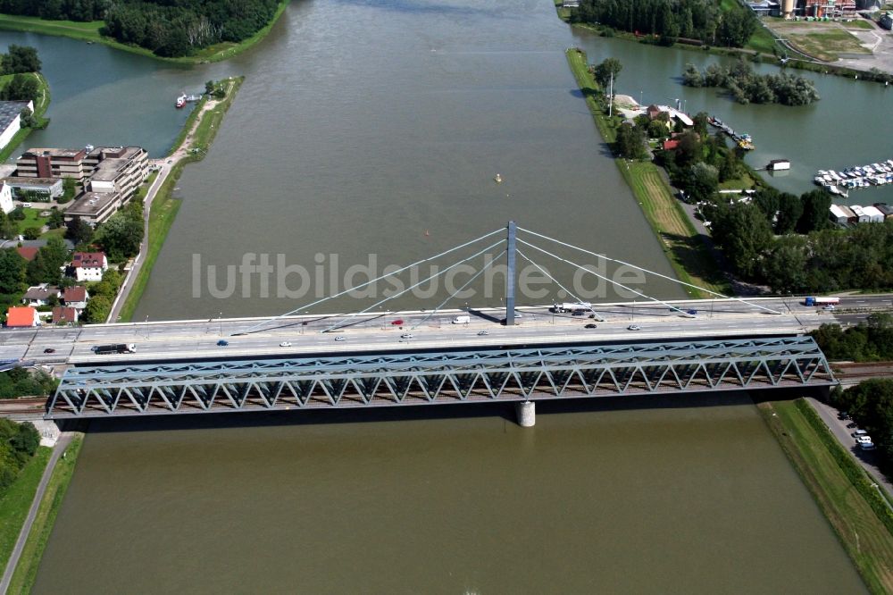 Karlsruhe von oben - Fluß - Brückenbauwerk über den Rhein im Ortsteil Knielingen in Karlsruhe im Bundesland Baden-Württemberg, Deutschland