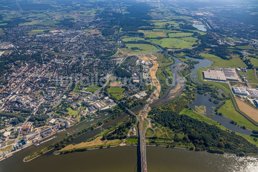 Luftbild Wesel - Fluß - Brückenbauwerk über den Rhein in Wesel im Bundesland Nordrhein-Westfalen