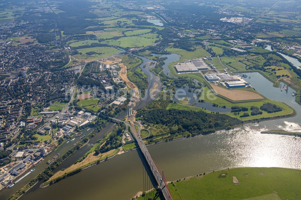 Wesel aus der Vogelperspektive: Fluß - Brückenbauwerk über den Rhein in Wesel im Bundesland Nordrhein-Westfalen