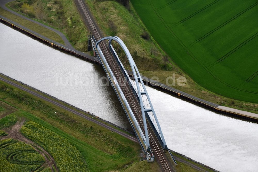 Wieglitz aus der Vogelperspektive: Fluß - Brückenbauwerk über die Ufer des Mittellandkanales in Wieglitz im Bundesland Sachsen-Anhalt