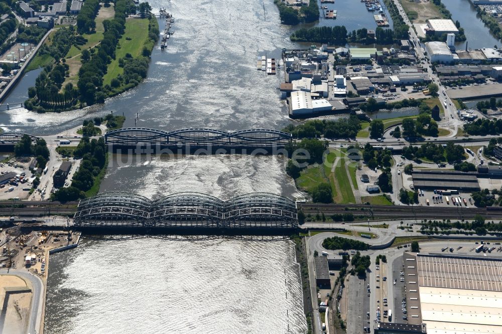 Hamburg aus der Vogelperspektive: Fluß - Brückenbauwerk Elbbrücken - Norderelbbrücke über die Ufer der Elbe in Hamburg