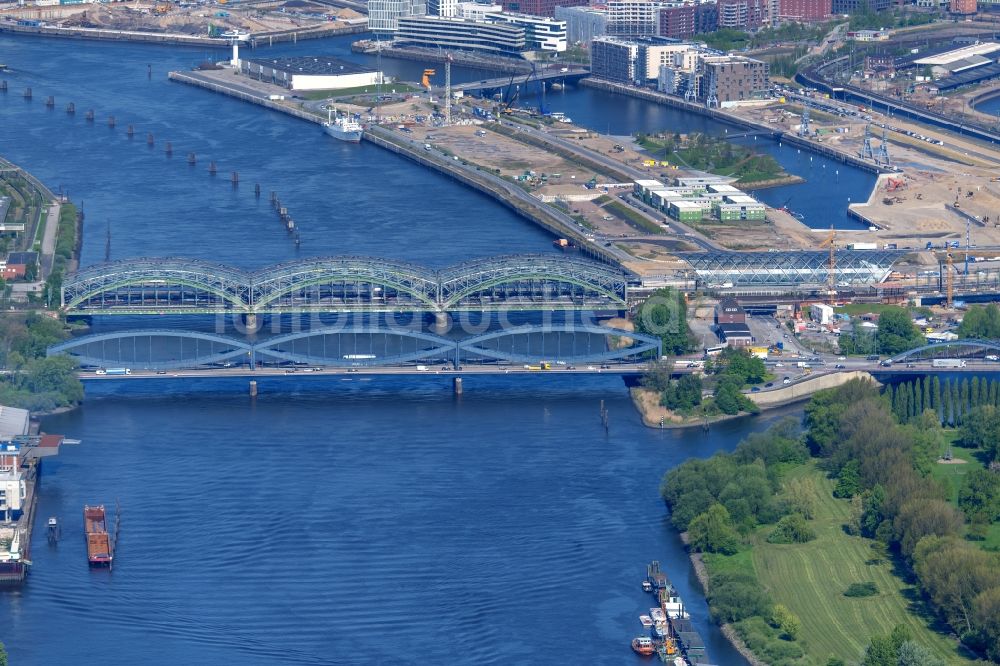 Luftaufnahme Hamburg - Fluß - Brückenbauwerk Elbbrücken - Norderelbbrücke über die Ufer der Elbe in Hamburg