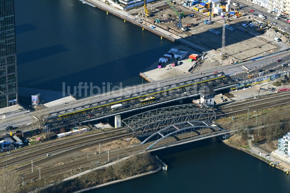 Luftbild Berlin - Fluß - Brückenbauwerk Elsenbrücke in Berlin, Deutschland