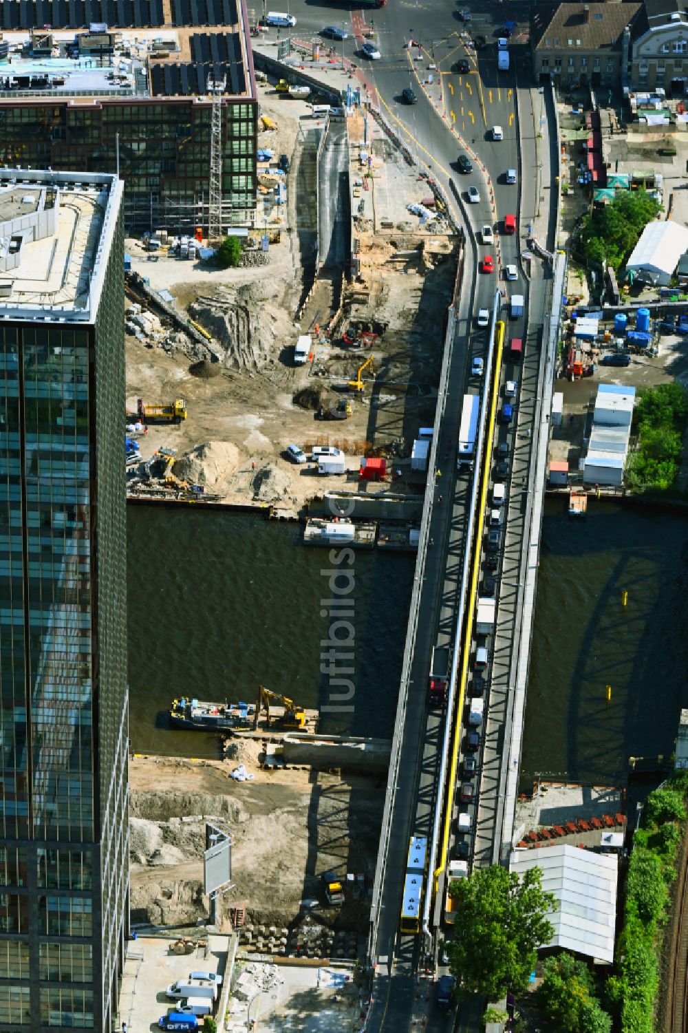 Luftbild Berlin - Fluß - Brückenbauwerk Elsenbrücke in Berlin, Deutschland