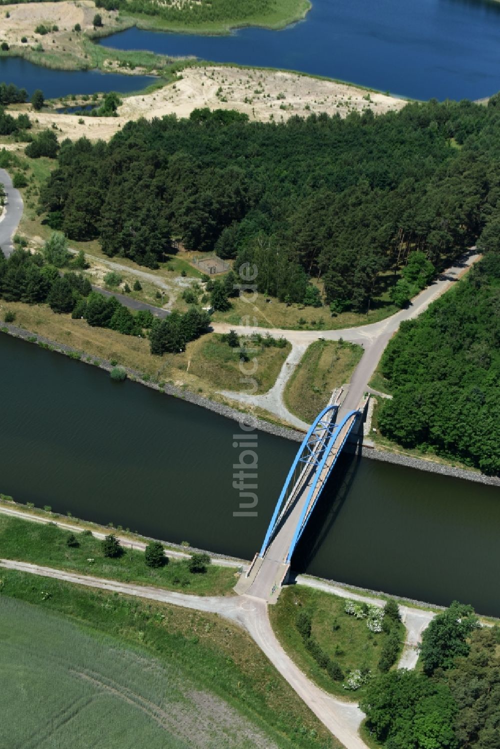 Luftbild Burg - Fluß - Brückenbauwerk Feldwegbrücke in Burg im Bundesland Sachsen-Anhalt