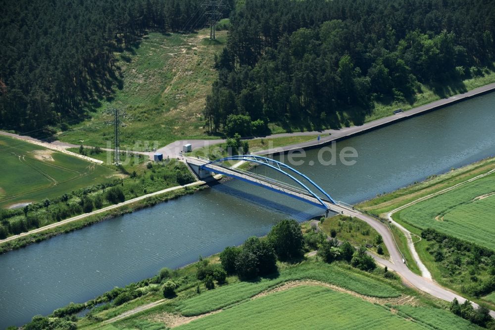 Luftbild Burg - Fluß - Brückenbauwerk Feldwegbrücke in Burg im Bundesland Sachsen-Anhalt