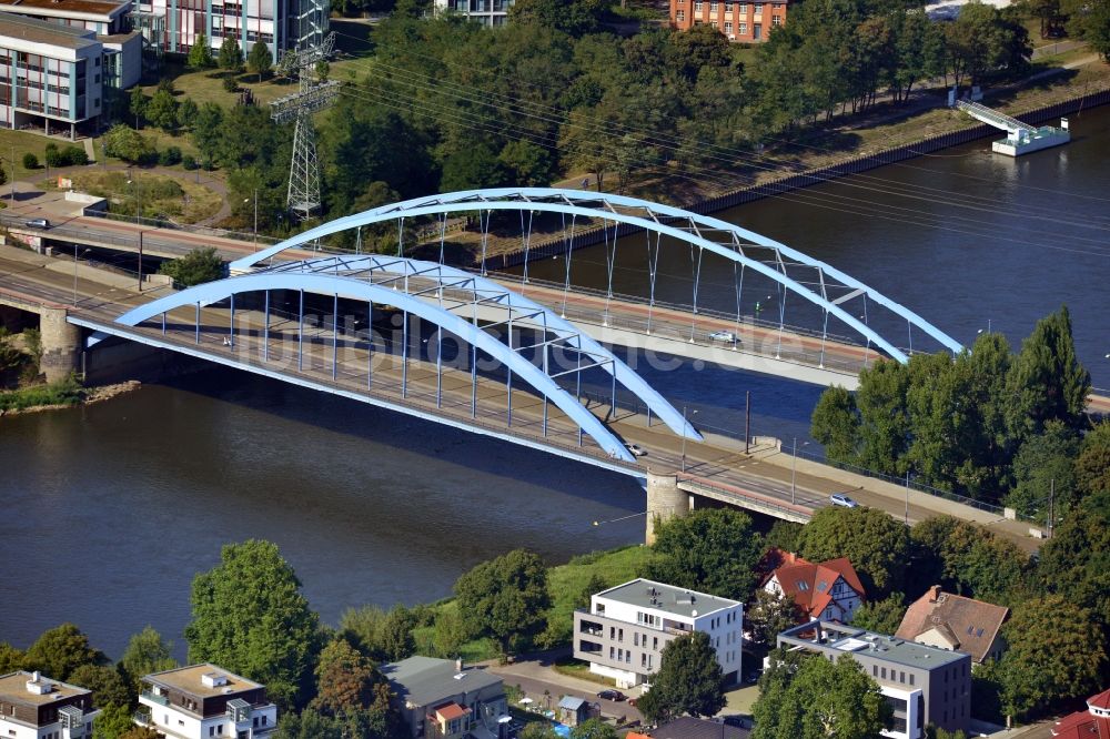 Magdeburg von oben - Fluß - Brückenbauwerk Jerusalembrücken in Magdeburg im Bundesland Sachsen-Anhalt, Deutschland