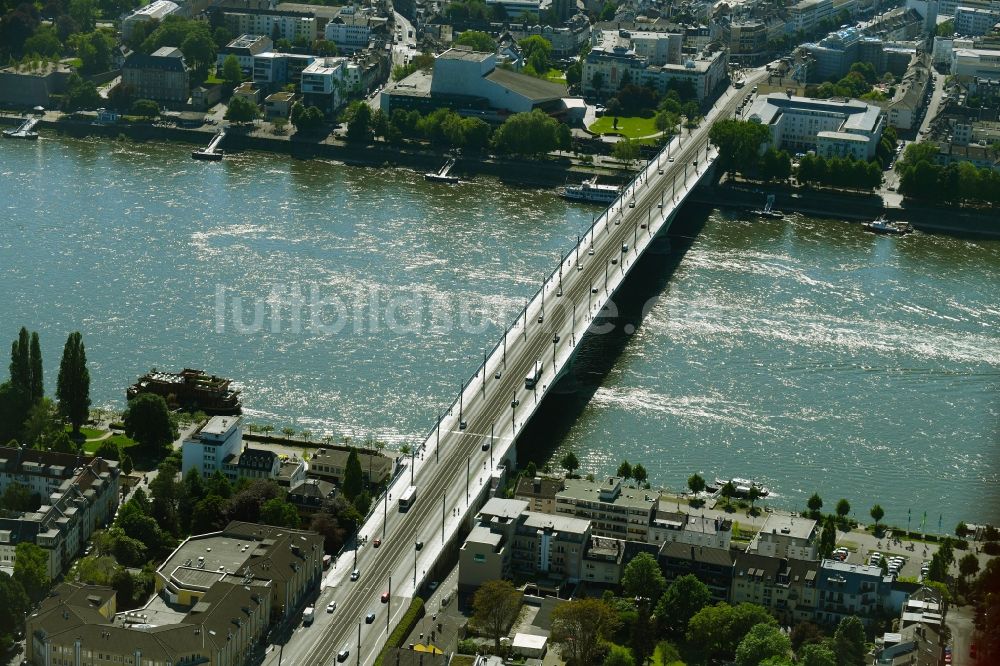 Bonn aus der Vogelperspektive: Fluß - Brückenbauwerk Kennedybrücke in Bonn im Bundesland Nordrhein-Westfalen, Deutschland