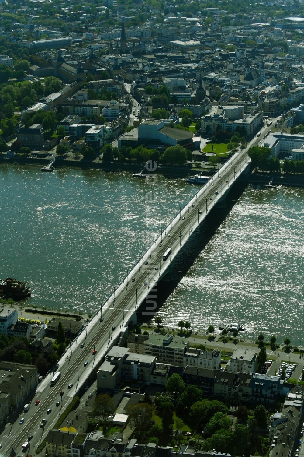 Luftaufnahme Bonn - Fluß - Brückenbauwerk Kennedybrücke in Bonn im Bundesland Nordrhein-Westfalen, Deutschland