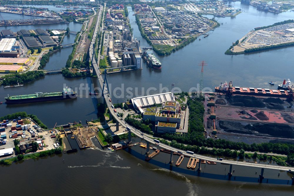 Luftaufnahme Hamburg - Fluß - Brückenbauwerk Köhlbrandbrücke im Ortsteil Steinwerder in Hamburg, Deutschland