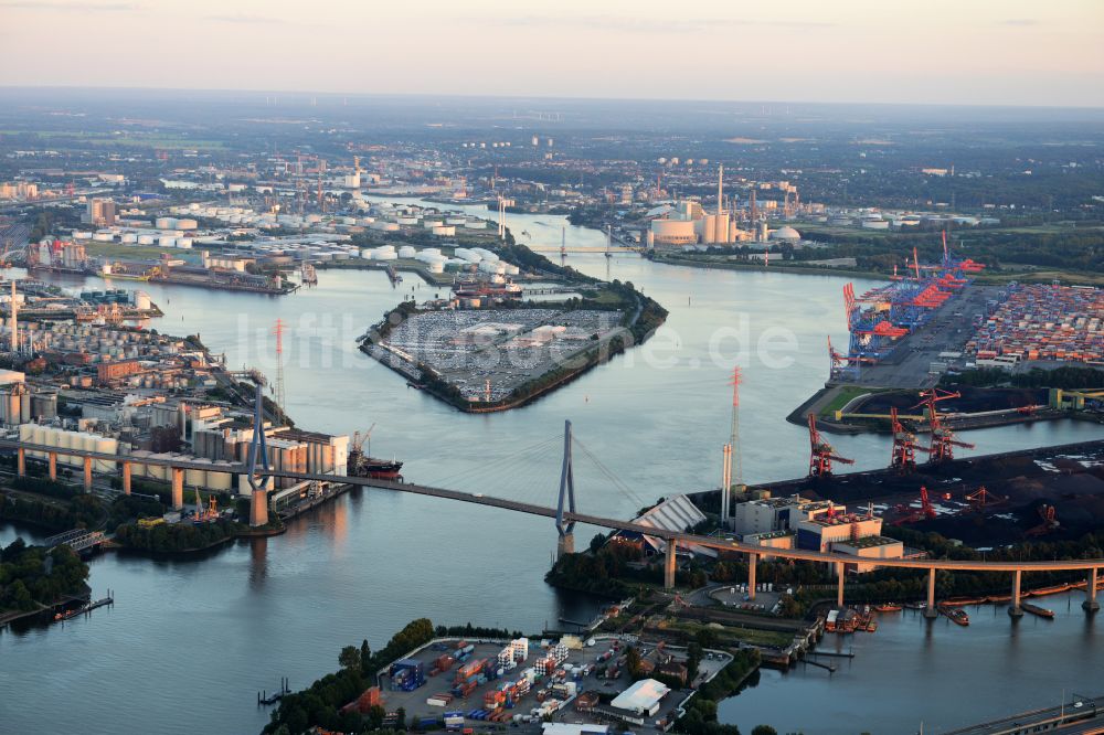 Luftaufnahme Hamburg - Fluß - Brückenbauwerk Köhlbrandbrücke im Ortsteil Steinwerder in Hamburg, Deutschland