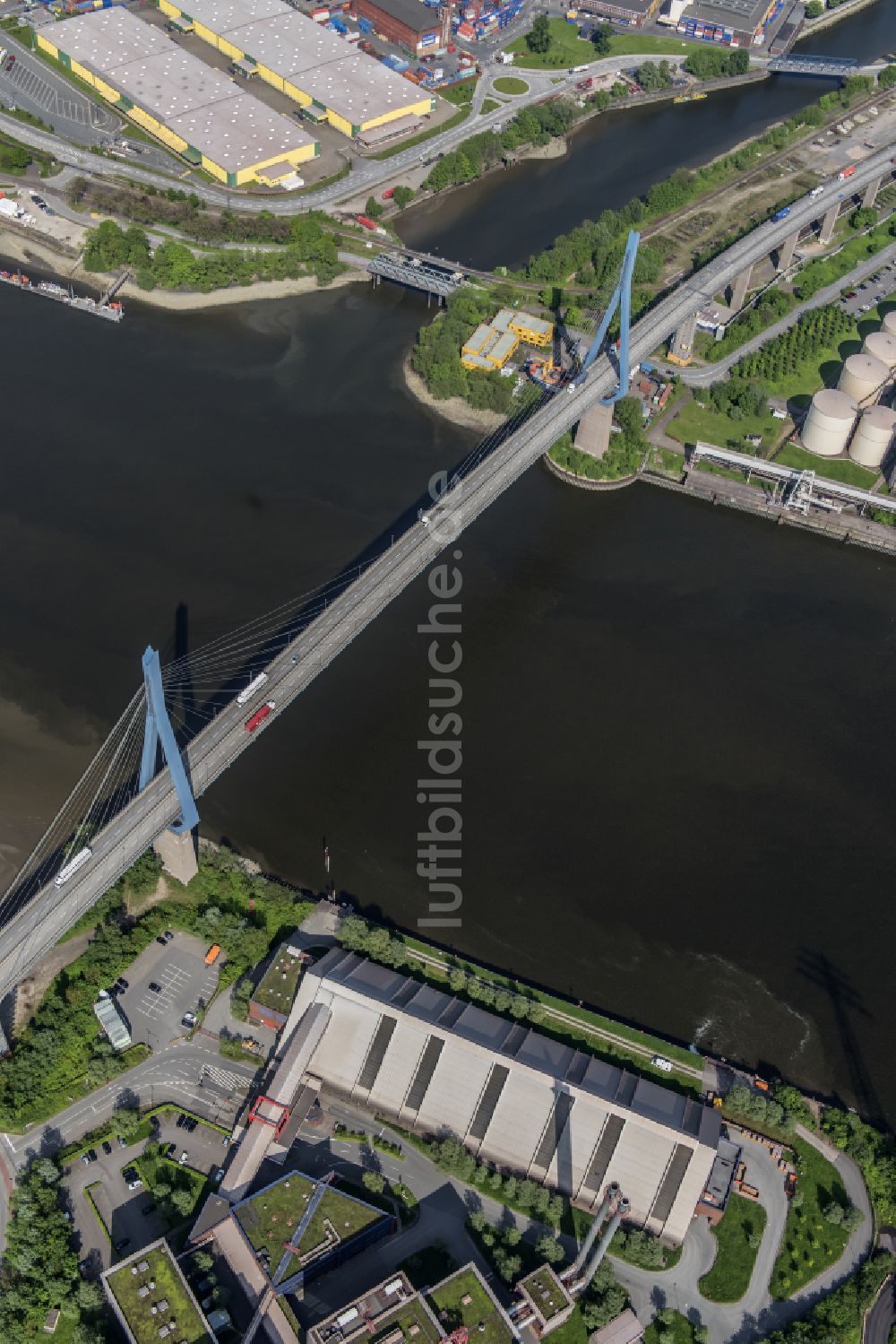 Hamburg aus der Vogelperspektive: Fluß - Brückenbauwerk Köhlbrandbrücke im Ortsteil Steinwerder in Hamburg, Deutschland