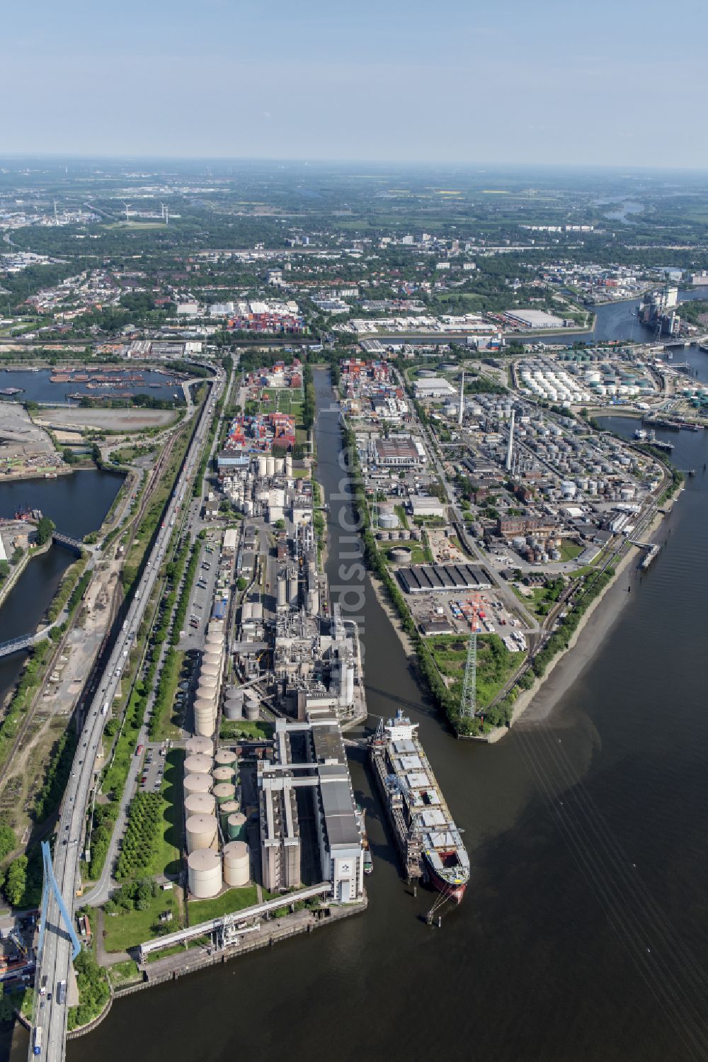 Luftbild Hamburg - Fluß - Brückenbauwerk Köhlbrandbrücke im Ortsteil Steinwerder in Hamburg, Deutschland