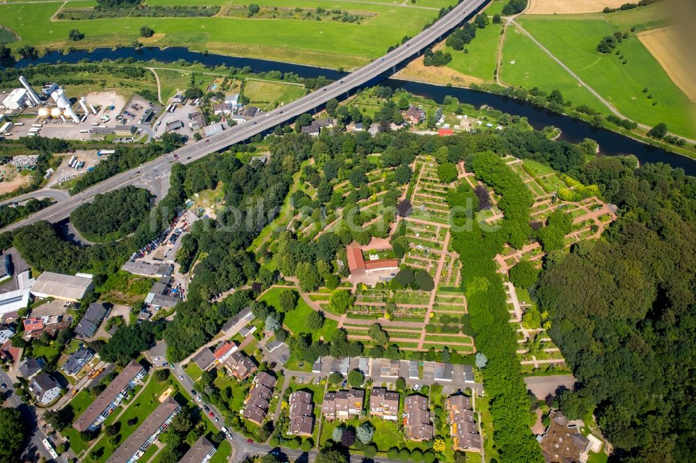 Hattingen aus der Vogelperspektive: Fluß - Brückenbauwerk der Klosterstraße über die Ruhr in Hattingen im Bundesland Nordrhein-Westfalen