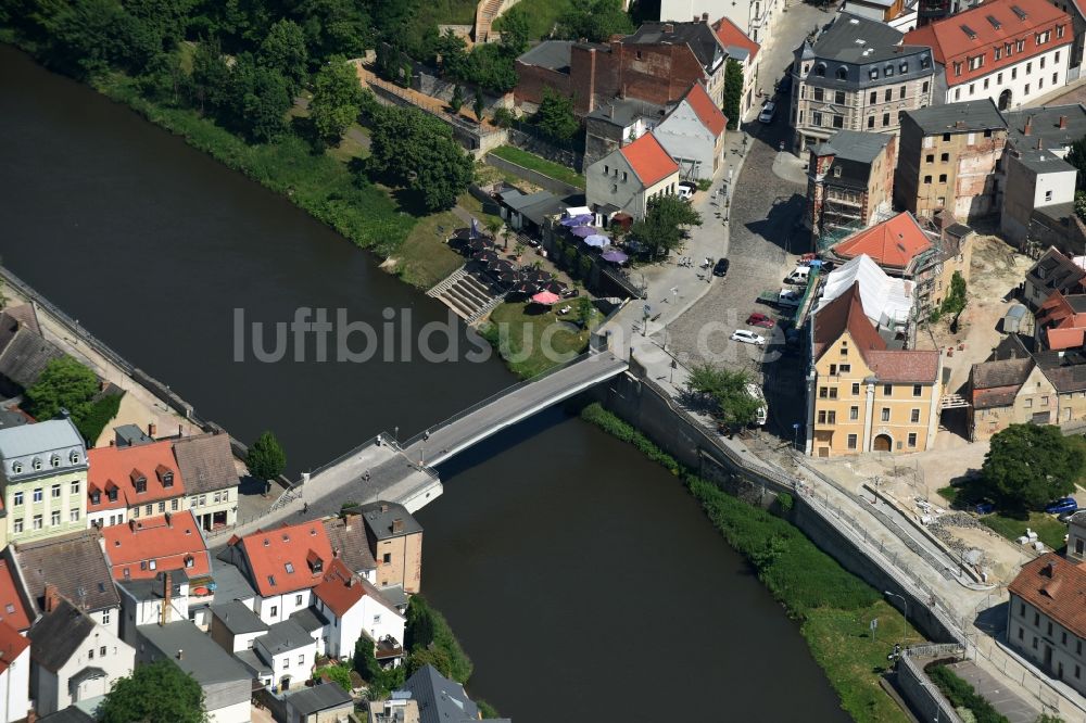 Luftaufnahme Bernburg (Saale) - Fluß - Brückenbauwerk der Marktbrücke in Bernburg (Saale) im Bundesland Sachsen-Anhalt