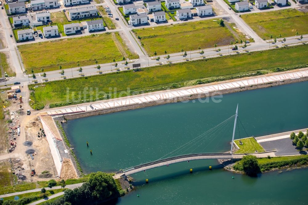 Gelsenkirchen von oben - Fluß - Brückenbauwerk am Rhein-Herne-Kanal in Gelsenkirchen im Bundesland Nordrhein-Westfalen - NRW, Deutschland