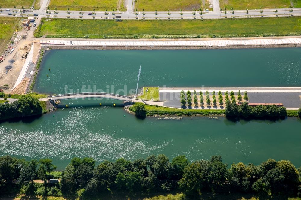 Gelsenkirchen aus der Vogelperspektive: Fluß - Brückenbauwerk am Rhein-Herne-Kanal in Gelsenkirchen im Bundesland Nordrhein-Westfalen - NRW, Deutschland