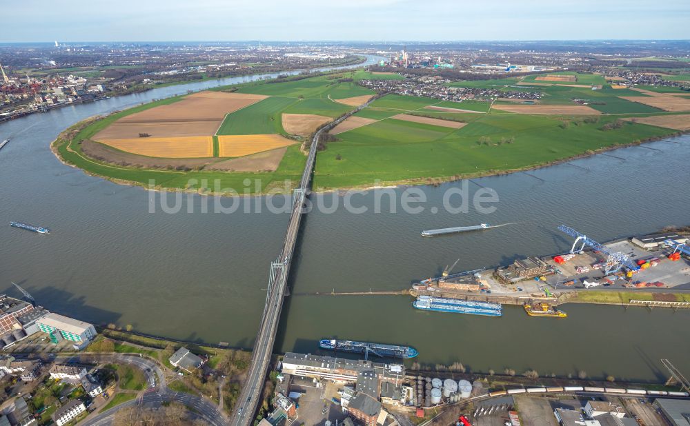 Krefeld aus der Vogelperspektive: Fluß - Brückenbauwerk Rheinbrücke Krefeld-Uerdingen über den Rhein im Ortsteil Duisburg Süd in Krefeld im Bundesland Nordrhein-Westfalen, Deutschland