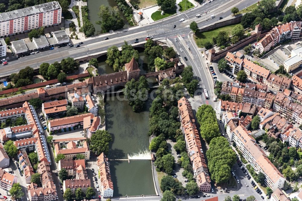 Luftbild Nürnberg - Fluß - Brückenbauwerk Schlayerturm in Nürnberg im Bundesland Bayern, Deutschland