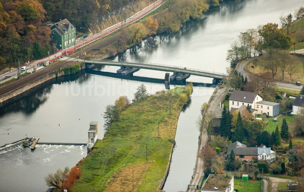 Hattingen von oben - Fluß - Brückenbauwerk Schwimmbrücke Dahlhausen in Hattingen im Bundesland Nordrhein-Westfalen