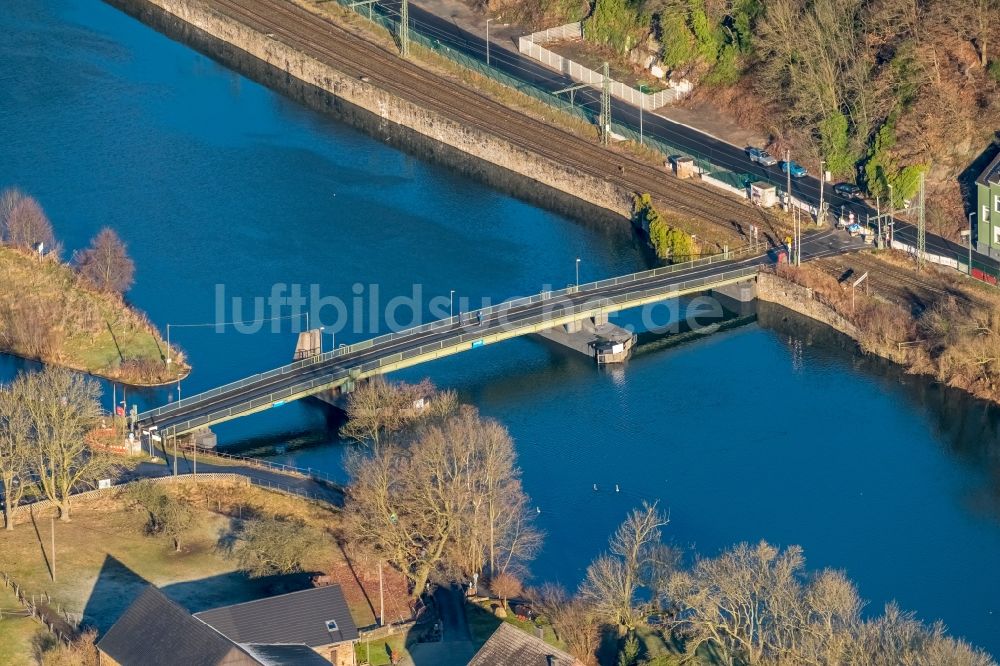 Bochum aus der Vogelperspektive: Fluß - Brückenbauwerk Schwimmbrücke Dahlhausen in Hattingen im Bundesland Nordrhein-Westfalen