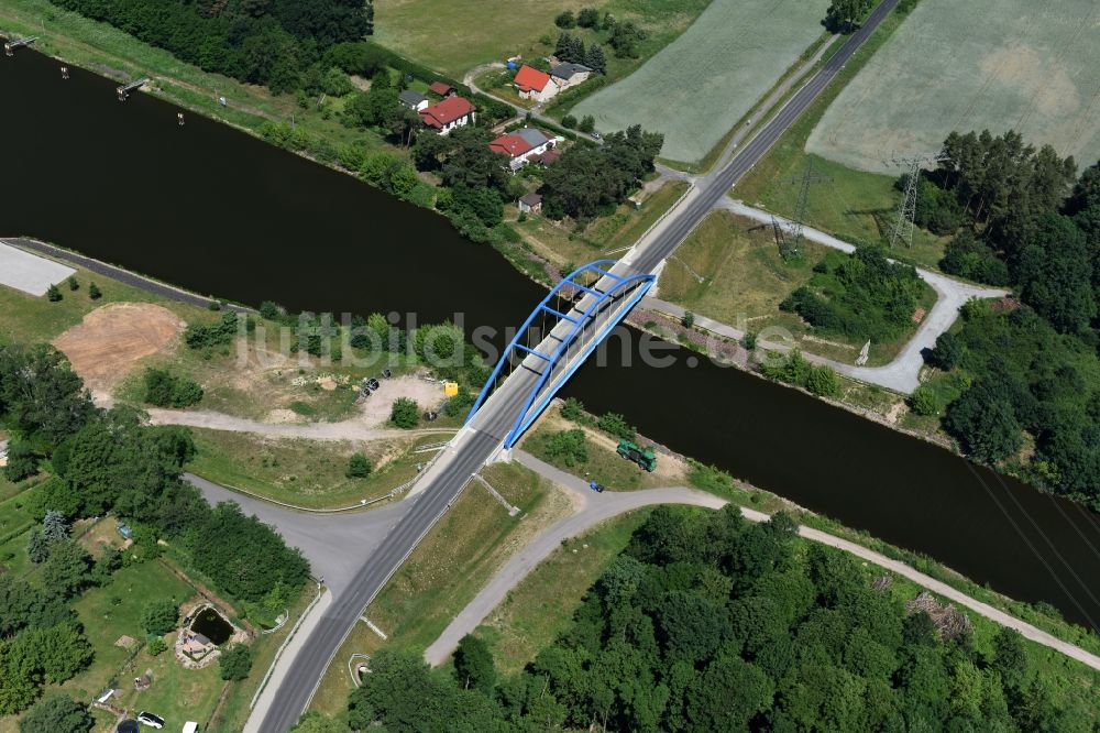 Luftaufnahme Wusterwitz - Fluß - Brückenbauwerk Straßenbrücke Wusterwitz über dem Elbe-Havel-Kanal im Norden von Wusterwitz im Bundesland Brandenburg