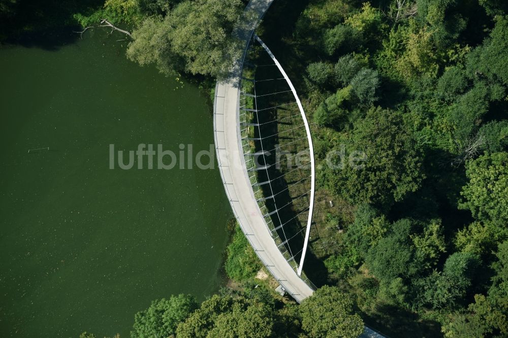 Rathenow von oben - Fluss - Brückenbauwerk Weinberg-Brücke über die Rathenower Havel in Rathenow im Bundesland Brandenburg