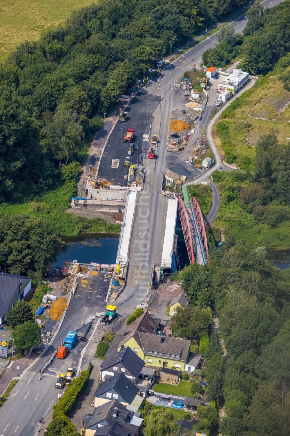 Bergkamen aus der Vogelperspektive: Fluß - Brückenbauwerk an der Werner Straße über die Lippe in Bergkamen im Bundesland Nordrhein-Westfalen, Deutschland