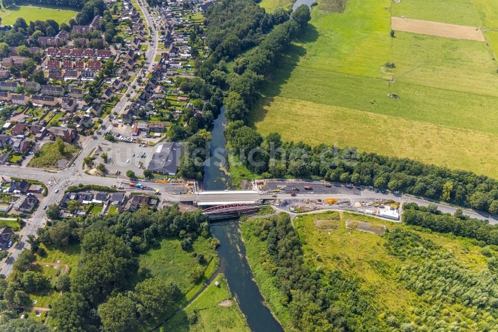 Bergkamen von oben - Fluß - Brückenbauwerk an der Werner Straße über die Lippe in Bergkamen im Bundesland Nordrhein-Westfalen, Deutschland