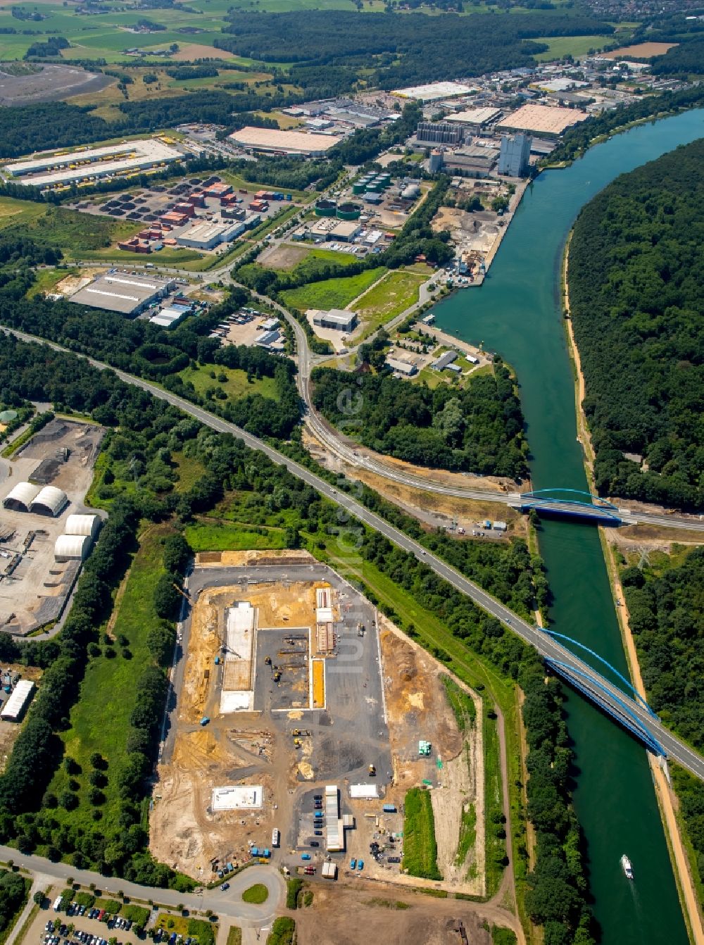 Marl von oben - Fluß - Brückenbauwerk Weser-Datteln-Kanal entlang der Hervester Straße in Marl im Bundesland Nordrhein-Westfalen