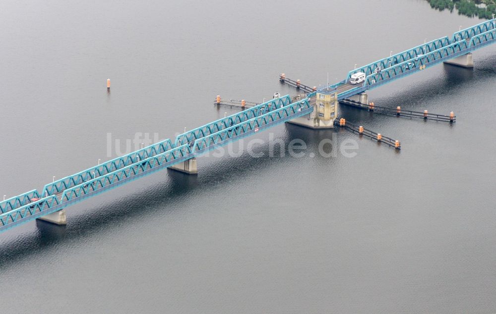 Luftbild Usedom - Fluß - Brückenbauwerk Zecheriner Brücke in Usedom im Bundesland Mecklenburg-Vorpommern, Deutschland