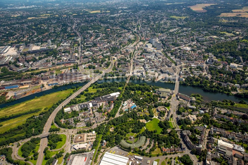 Mülheim an der Ruhr von oben - Fluß - Brückenbauwerke über die Ruhr in Mülheim an der Ruhr im Bundesland Nordrhein-Westfalen