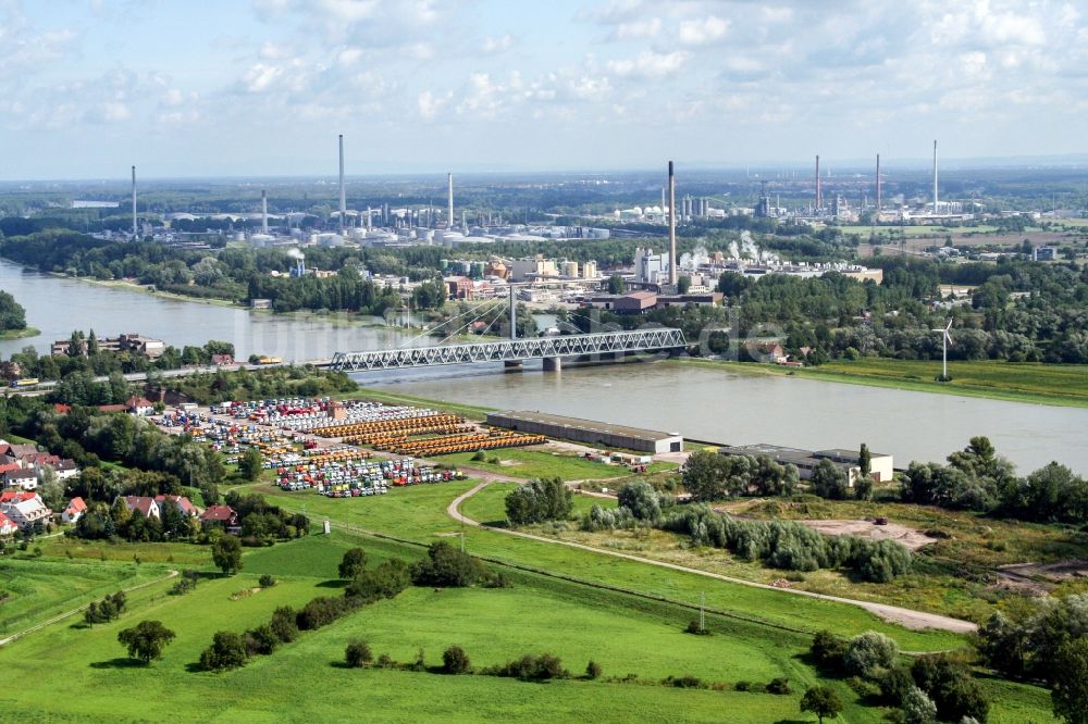 Wörth am Rhein aus der Vogelperspektive: Fluß - Brückenbauwerke der Bundesstraße 10 und der Regionalbahn über den Rhein zwischen Karlsruhe Maxau und Wörth am Rhein im Bundesland Rheinland-Pfalz, Deutschland