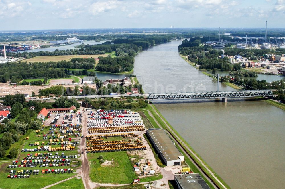 Luftbild Wörth am Rhein - Fluß - Brückenbauwerke der Bundesstraße 10 und der Regionalbahn über den Rhein zwischen Karlsruhe Maxau und Wörth am Rhein im Bundesland Rheinland-Pfalz, Deutschland