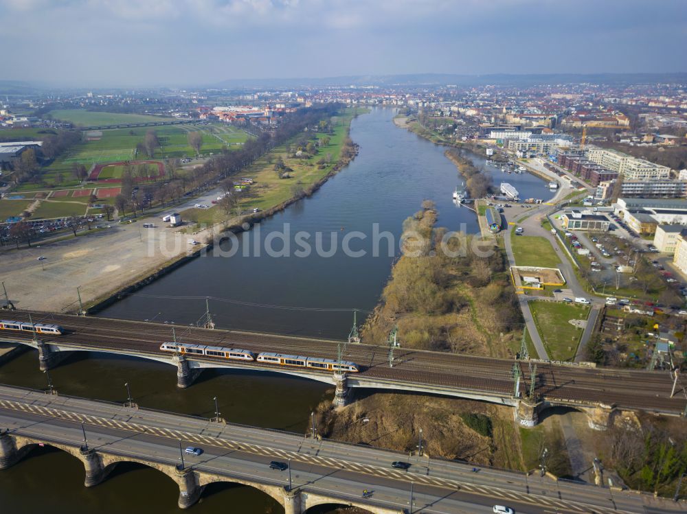 Luftbild Dresden - Fluß - Brückenbauwerke Marienbrücken über die Elbe in Dresden im Bundesland Sachsen, Deutschland