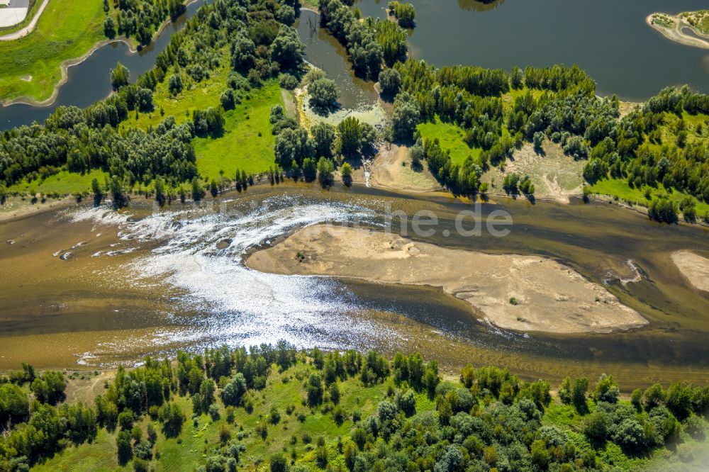 Wesel von oben - Fluss- Delta im Mündungsgebiet der Lippe im Ortsteil Fusternberg in Wesel im Bundesland Nordrhein-Westfalen, Deutschland