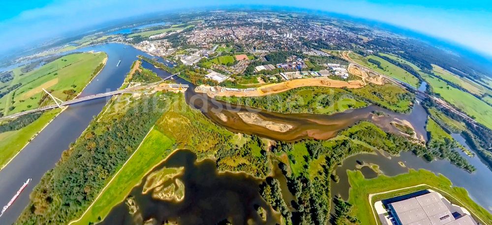 Wesel von oben - Fluss- Delta im Mündungsgebiet der Lippe im Ortsteil Fusternberg in Wesel im Bundesland Nordrhein-Westfalen, Deutschland