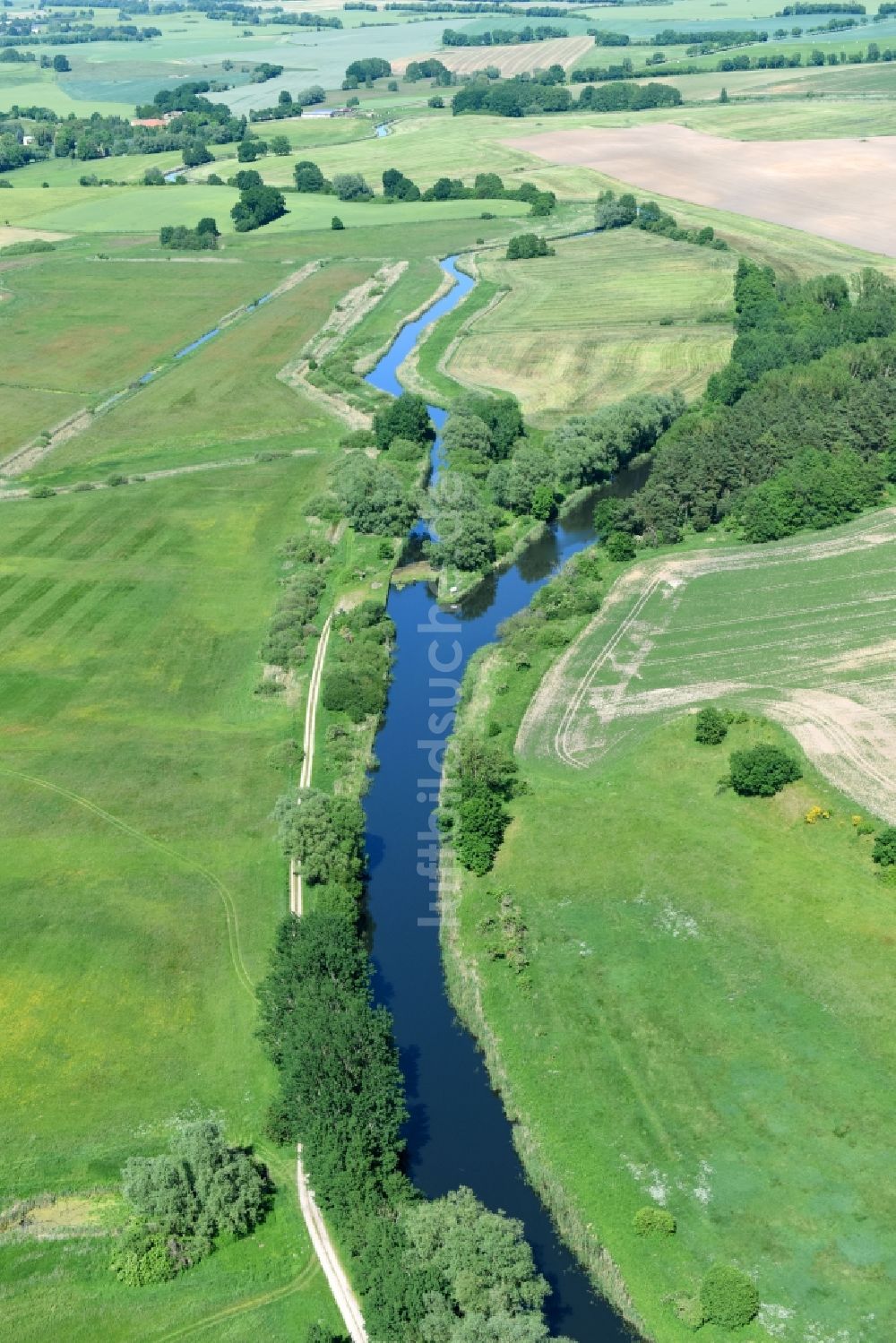 Siggelkow aus der Vogelperspektive: Fluß- Delta und Strom- Mündung der Elbe und der Alten Elbe in Siggelkow im Bundesland Mecklenburg-Vorpommern, Deutschland