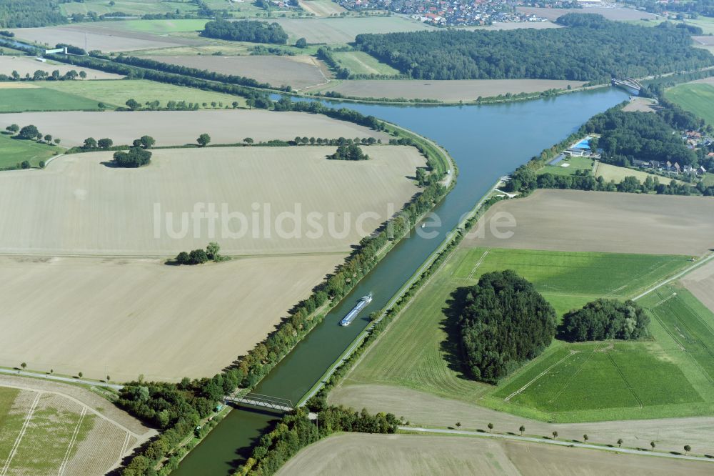 Edesbüttel von oben - Fluß- Delta und Strom- Mündung Elbe-Seitenkanal - Mittellandkanal in Edesbüttel im Bundesland Niedersachsen, Deutschland