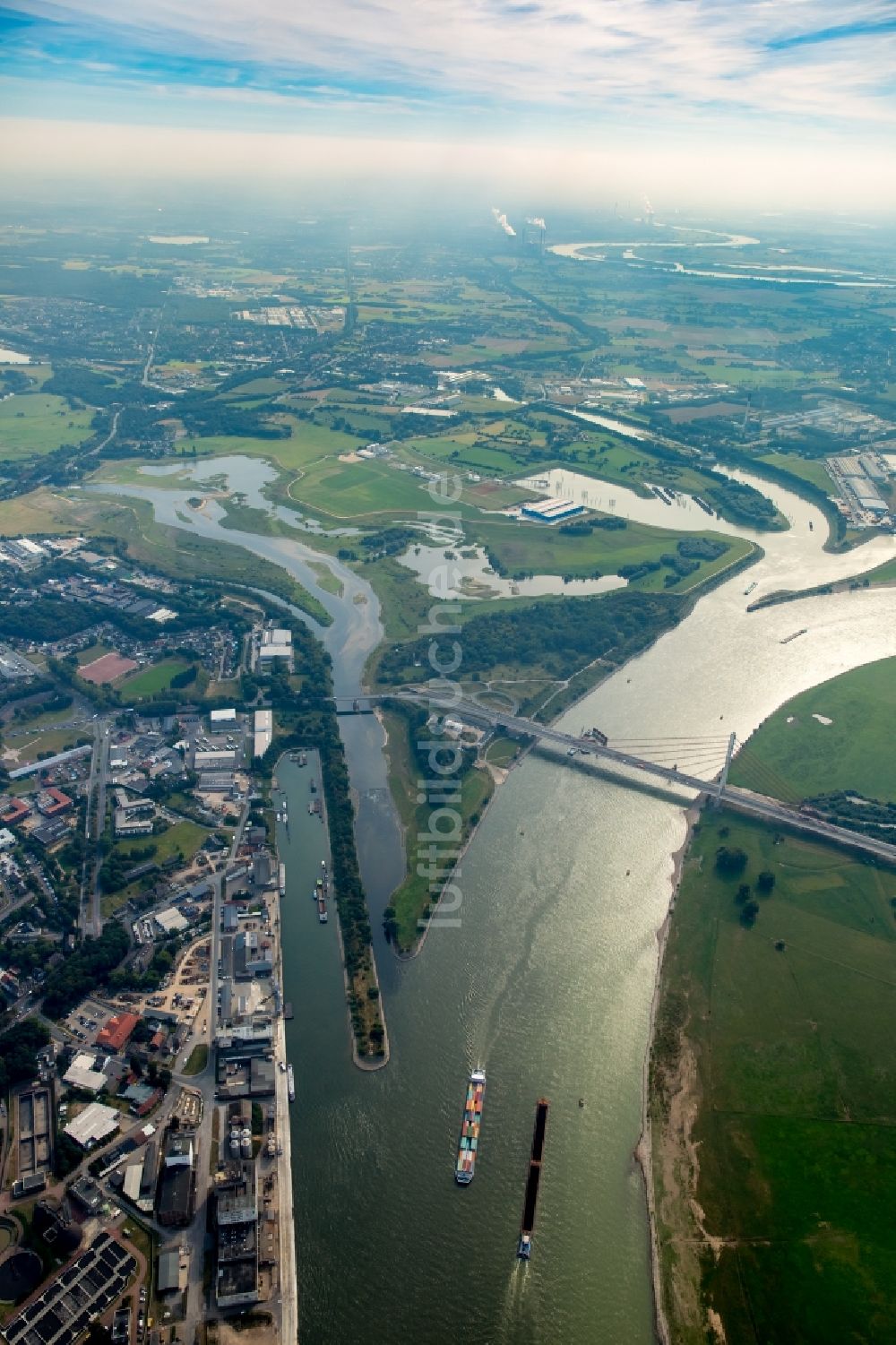 Wesel aus der Vogelperspektive: Fluß- Delta und Strom- Mündung des Flusses Lippe in Wesel im Bundesland Nordrhein-Westfalen